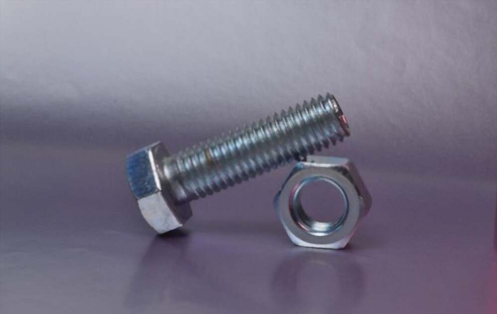 Nut Bolt things that are 1 inch long