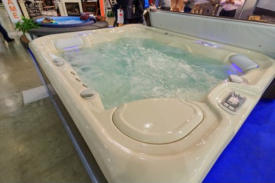large size hot tub