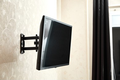 mounting a tv